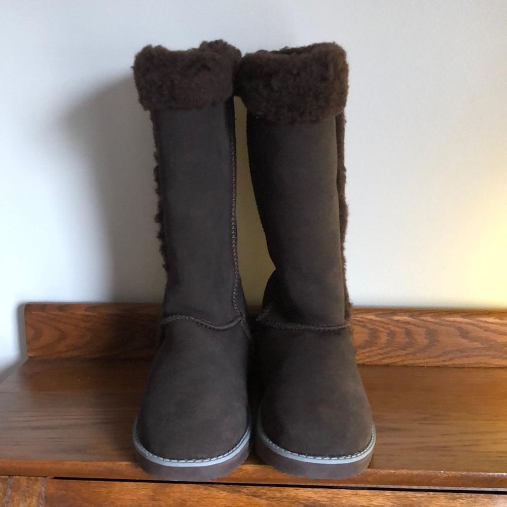 Aussie Merino brown suede boots new condition sz 8 make an offer